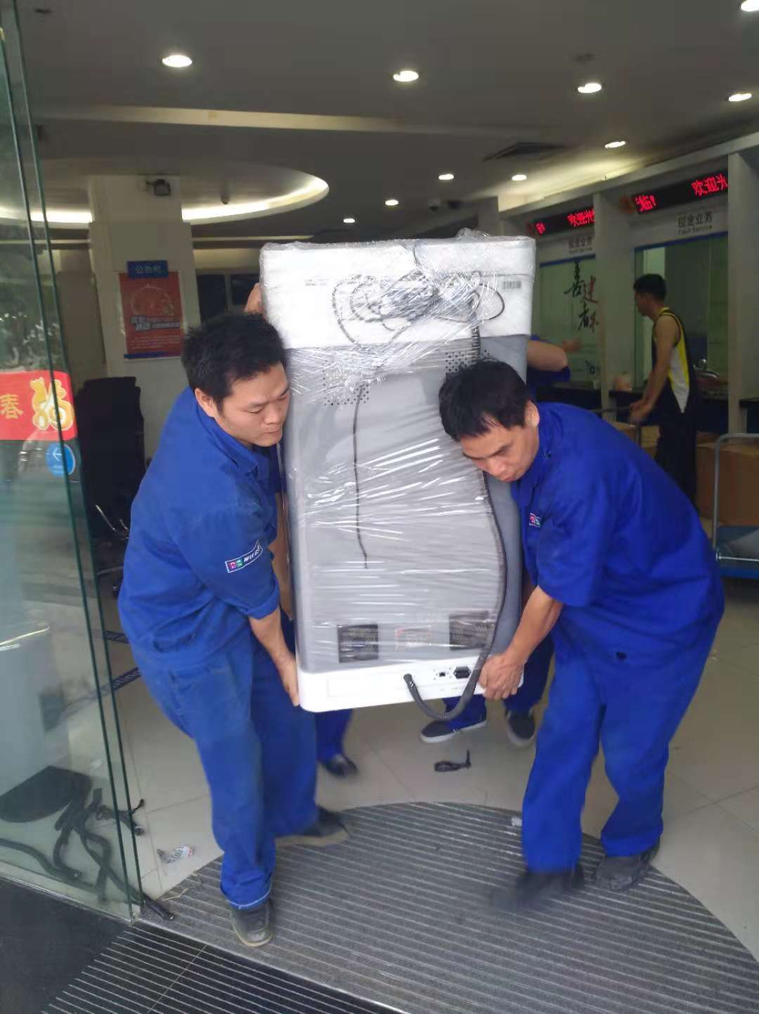 搬家公司專業(yè)搬家，為你省心，省力！